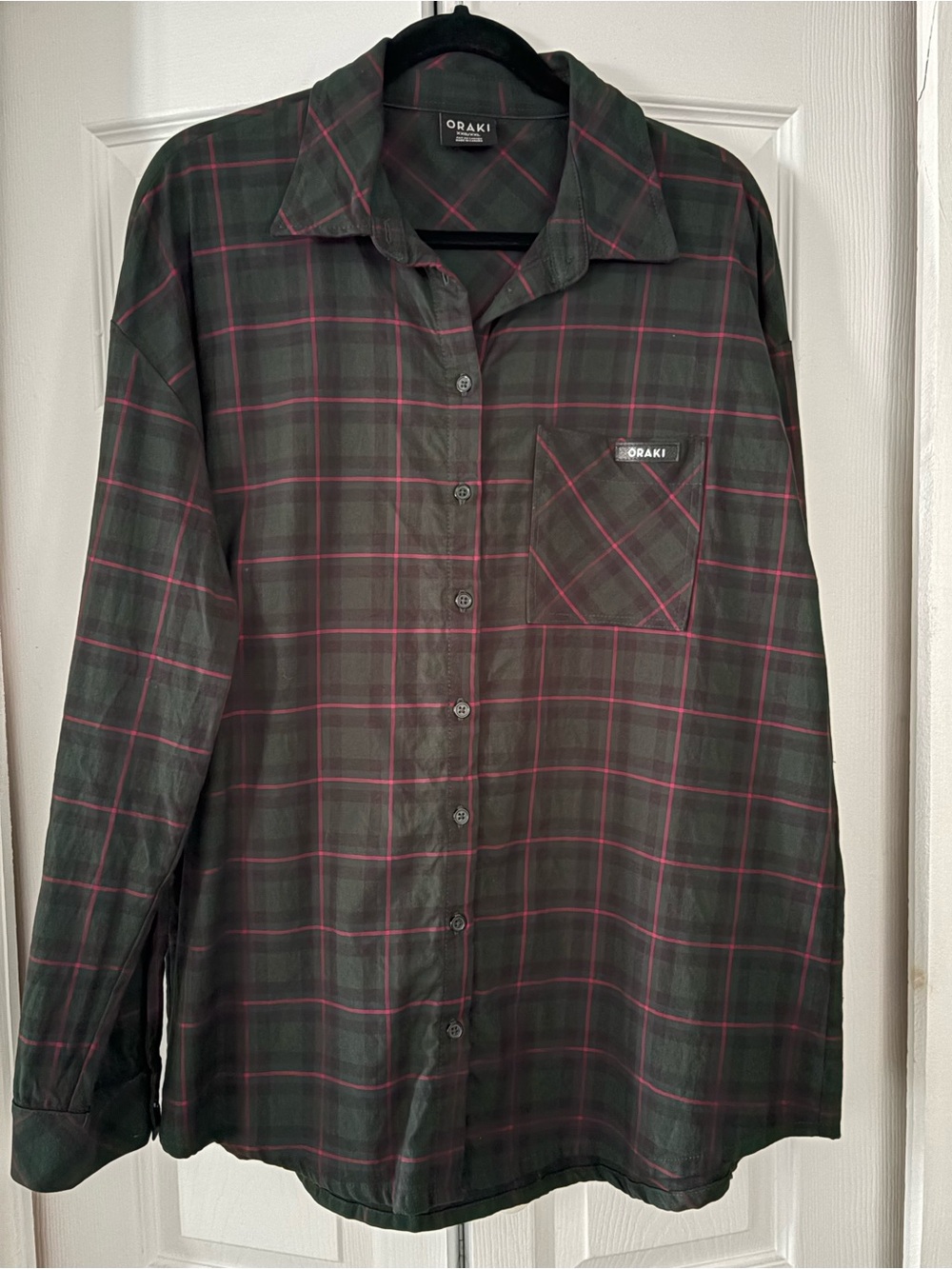 Oraki chemise rustique Women's Dark Green Plaid Blouse with Pink Accents